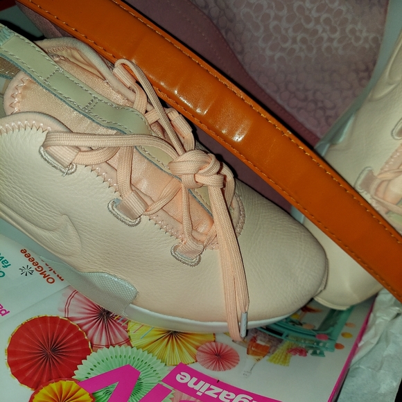 NIB Orange Nike Women's Ashin size 8.5 Brand New in Box - Picture 8 of 12